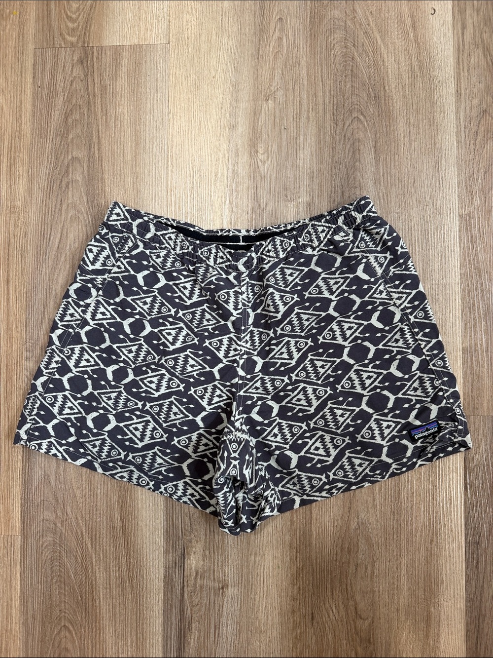 Patagonia Women's Baggies Shorts 5" Inseam Black Ikat Fish Tribal Print Small